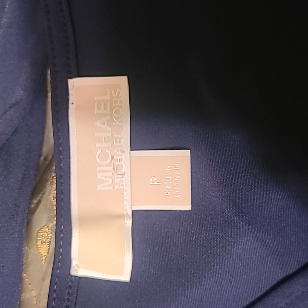 Michael Kors Sleeveless V Neck Top with Cinched Waistband - Picture 3 of 3